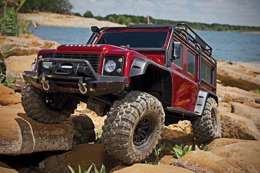 This RC Land Rover Defender 4x4 Is a Totally Waterproof, Off-Roading ...
