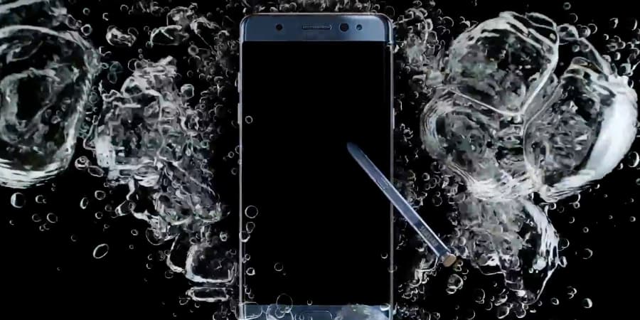 Samsung Galaxy Note7 unpacked event - water resistant.jpg Both the phone and stylus are water-resistant (Photo: Samsung Electronics/YouTube)