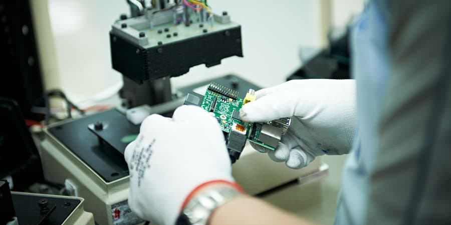 Three Month Phone Battery Life - GettyImages-458848244.jpg An atomically engineered