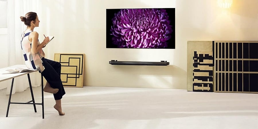 CES 2017 LG Signature OLED TV W.jpg LG's crammed a ton of sound and vision tech into a relatively tiny package