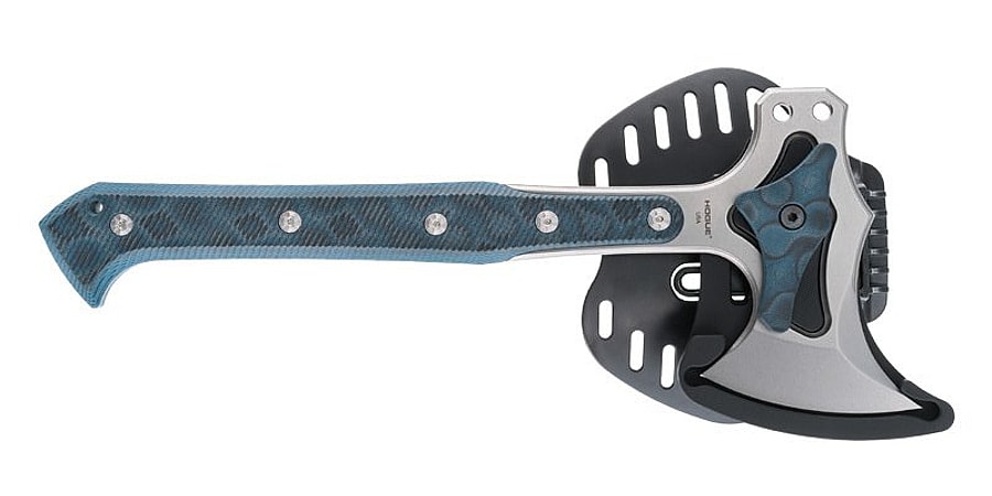 Hogue EX-T01 Tomahawk S-7 - with blade guard.jpg Safely stored in its magnetic G10 sheath (Photo: Hogue)