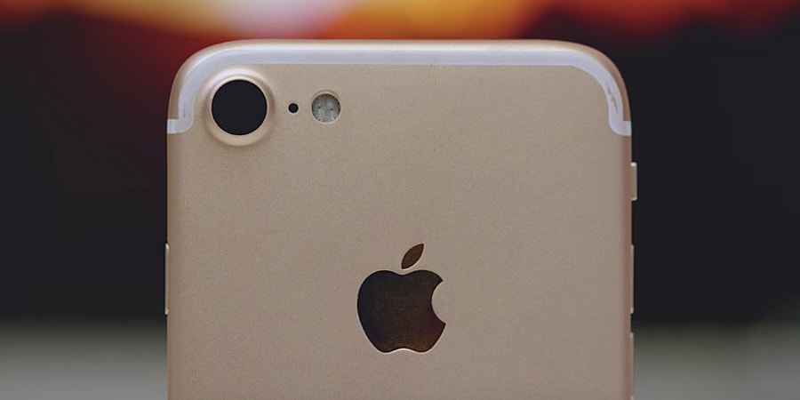 iPhone 7 clone unboxing - Jonathan Morrison video screengrab.jpg A supposed iPhone 7 clone (Photo: YouTube/Jonathan Morrison)
