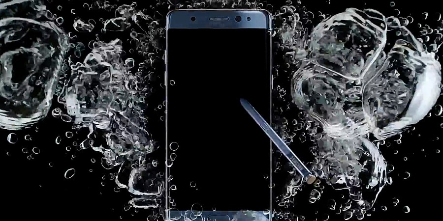 Samsung Galaxy Note7 unpacked event - water resistant.jpg Both the phone and stylus are water-resistant (Photo: Samsung Electronics/YouTube)