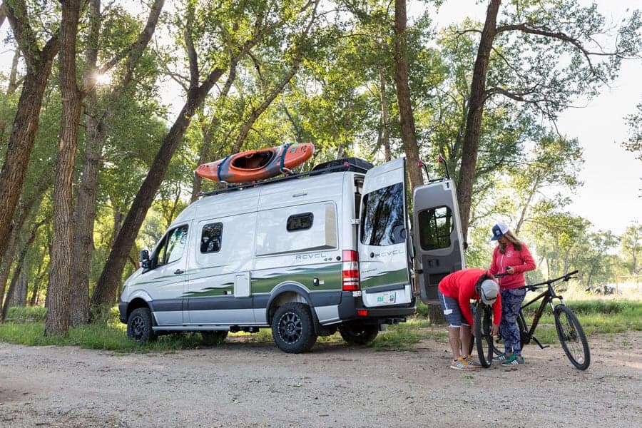 Winnebago Revel8