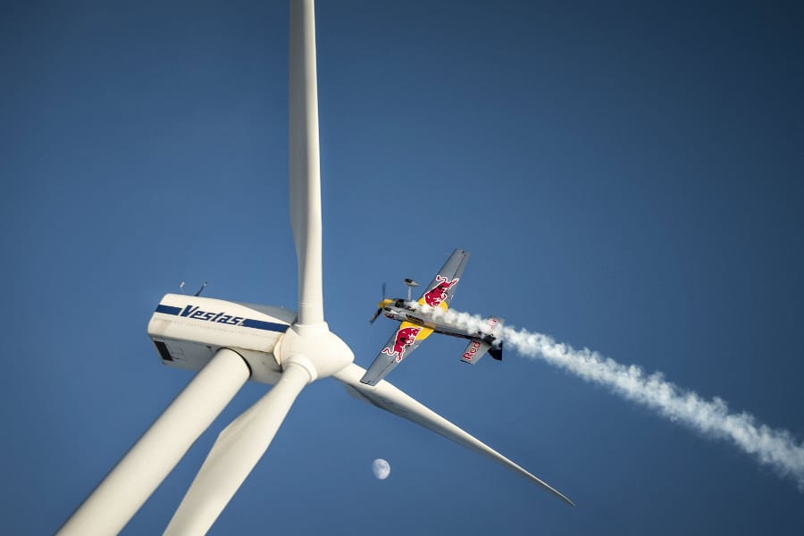 Pilot Hannes Arch performs at the Windpark Hohe Tauern