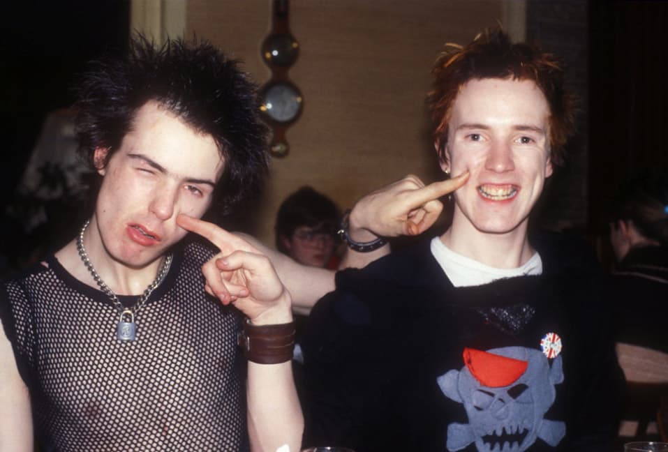 sid-vicious-and-johnny-rotten-bob-gruen-1977.jpg