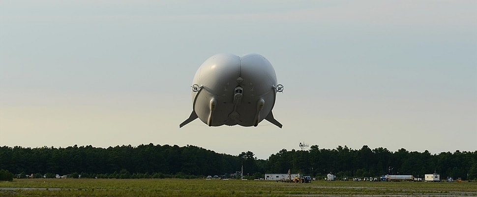 Hybrid Air Vehicles Airlander 10 flies.jpg From this angle, more like Sofia Vergara or Kim Kardashian?