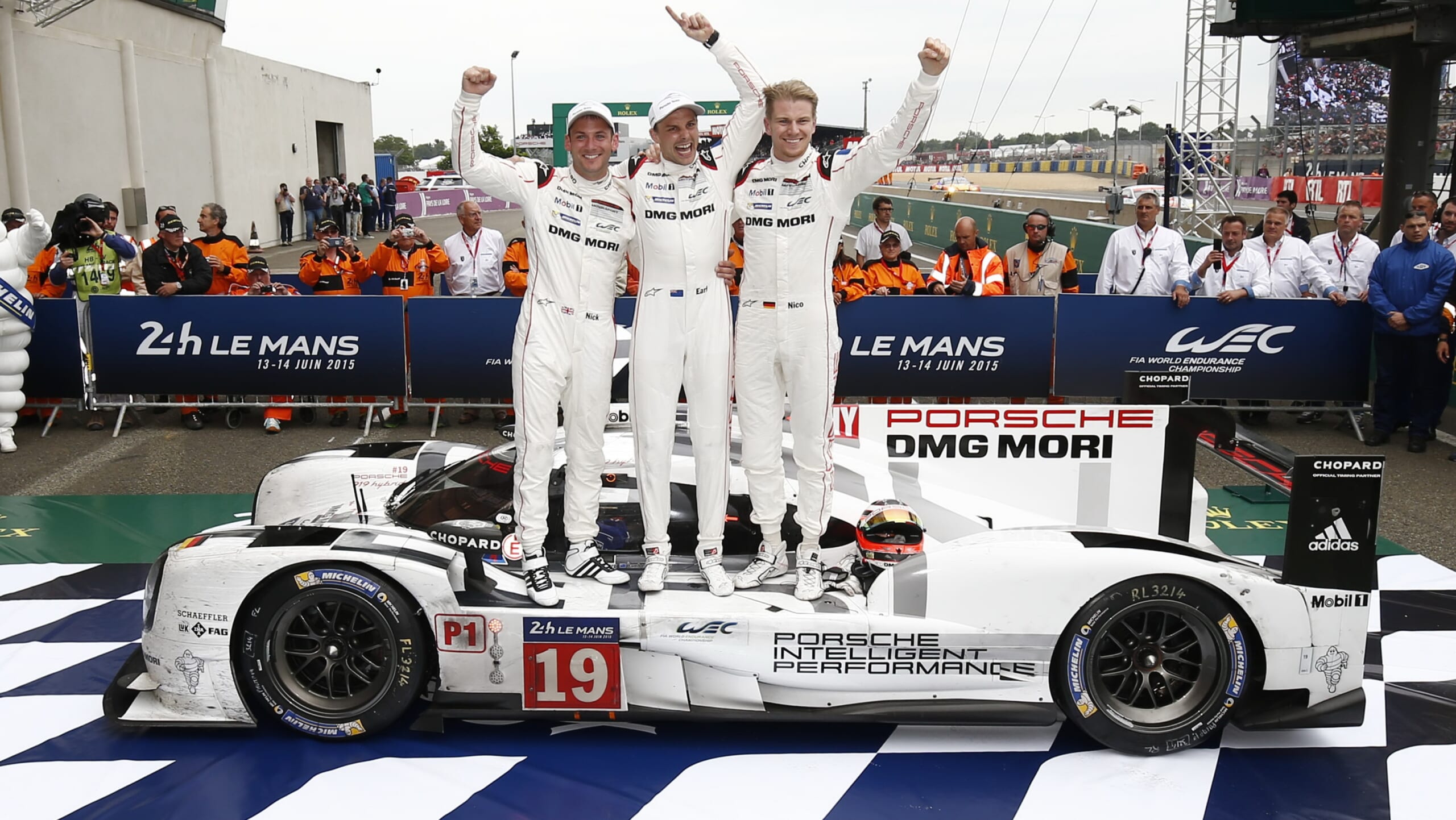 1582573_porsche_919_hybrid_porsche_team_l_r_nick_tandy_earl_bamber_nico_huelkenberg_2015_porsche_ag.jpg