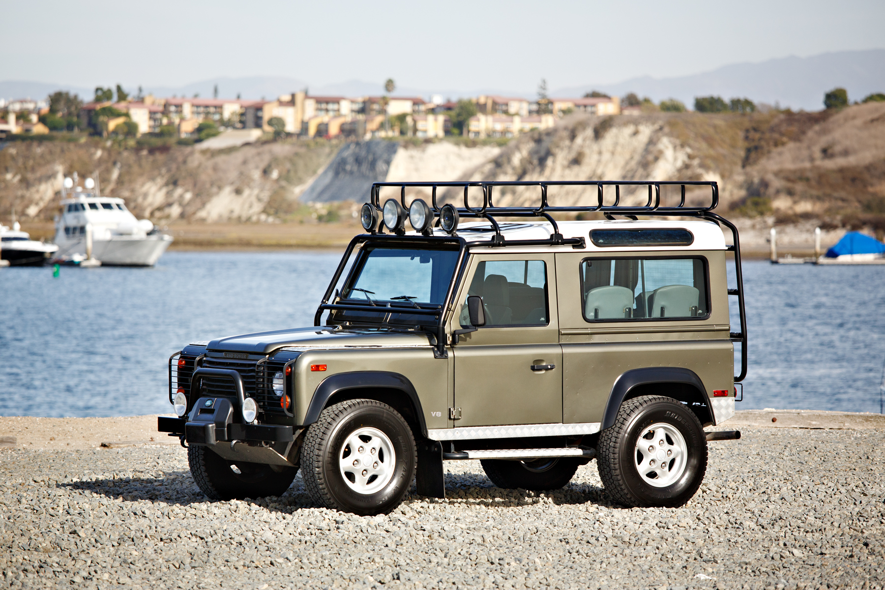 1997_Land_Rover_NAS_Defender_90_Station_Wagon_0013