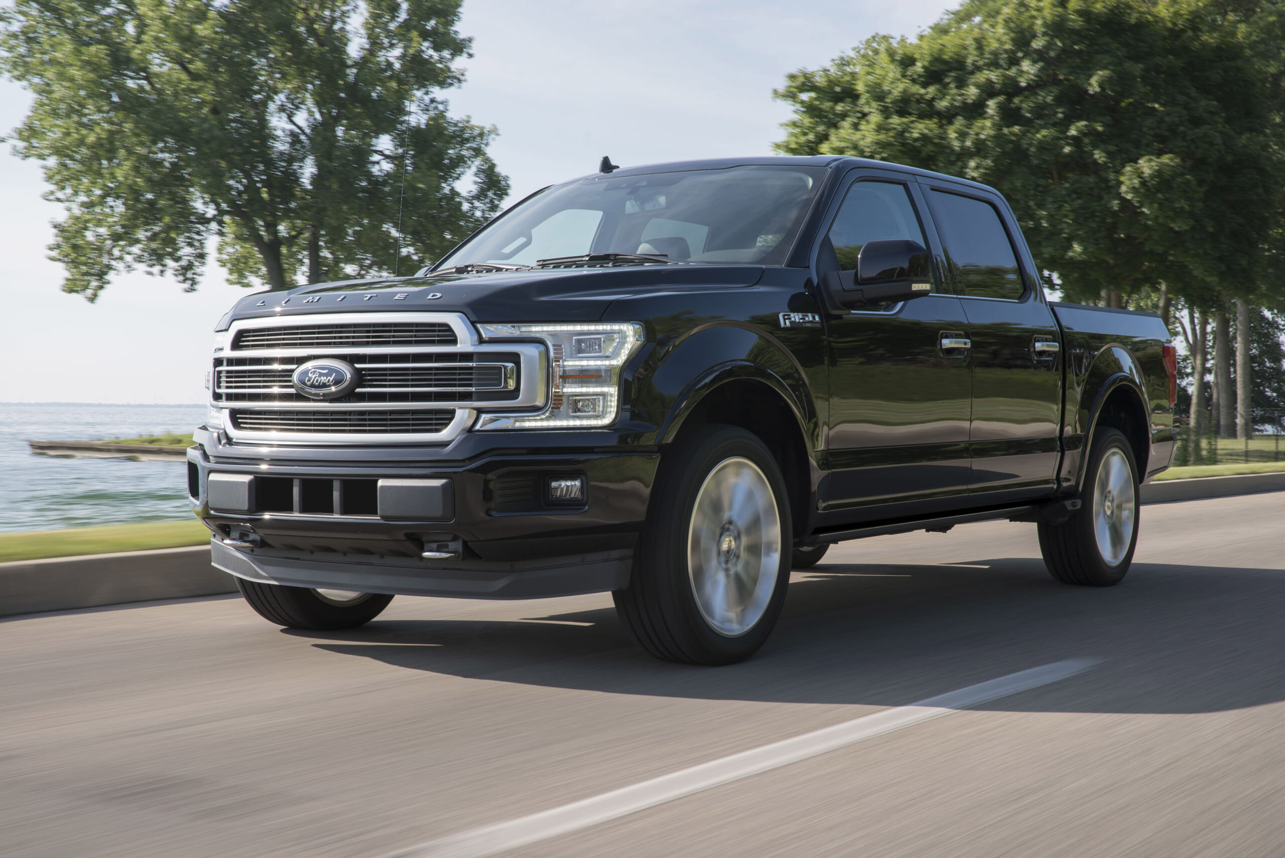 19FordF-150Limited_01_HR