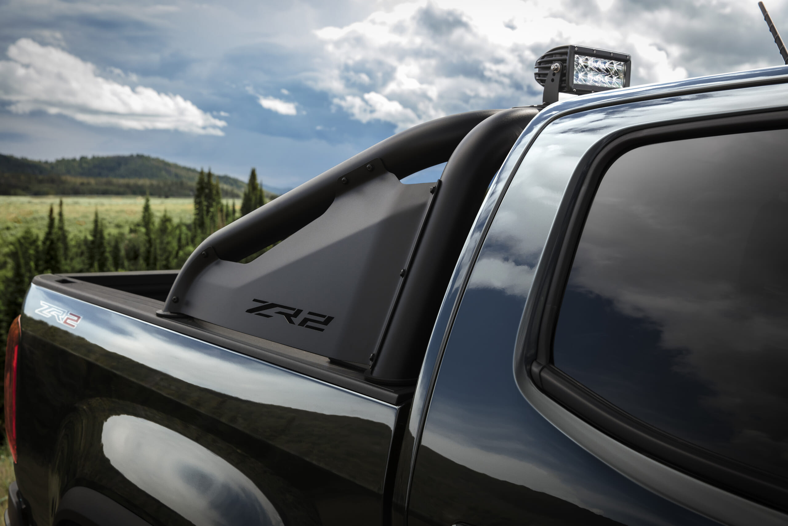 2018-Chevrolet-Colorado-ZR2-Midnight-Edition-089