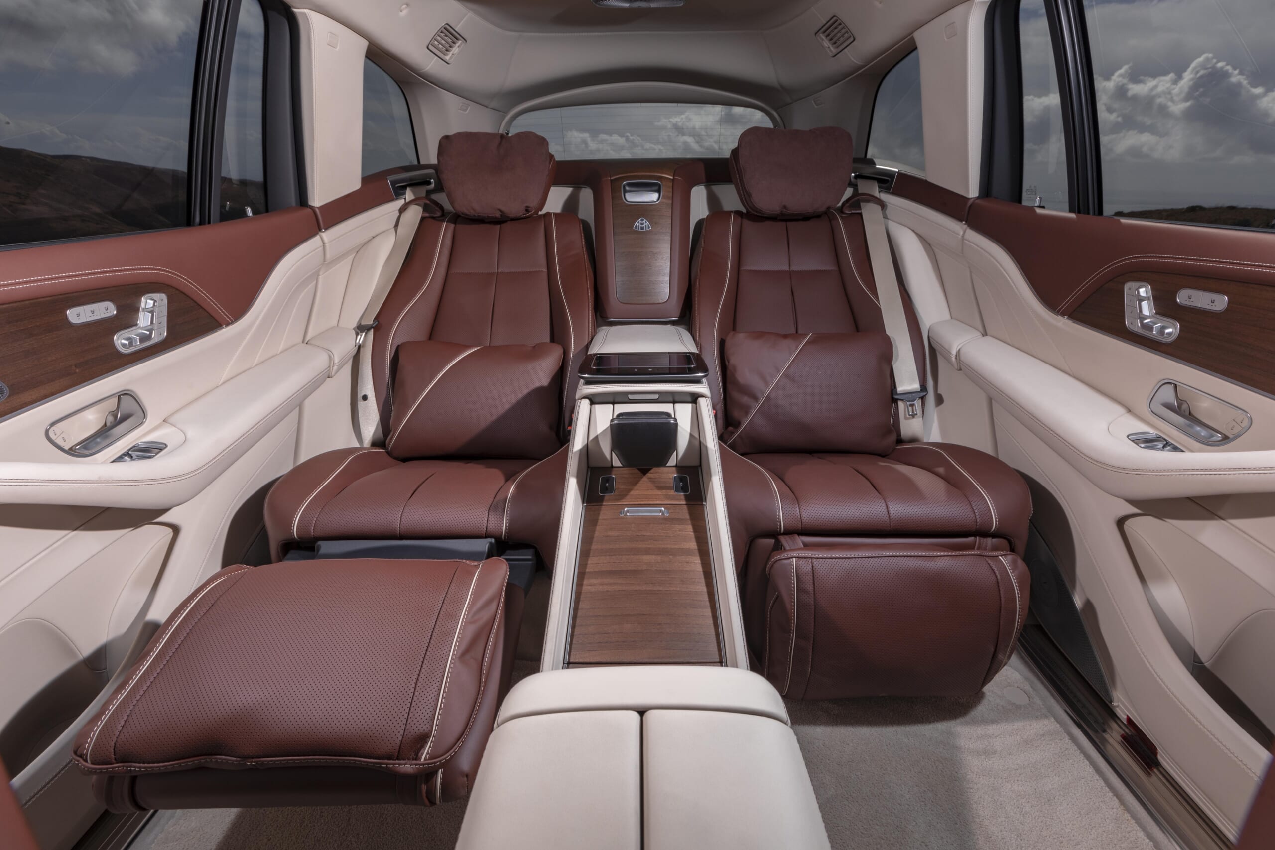 Maybach gls цена. Mercedes Maybach GLS 600. Мерседес Maybach GLS 600 2021. Mercedes Benz GLS Maybach 2021. Mercedes GLS Maybach 2021.