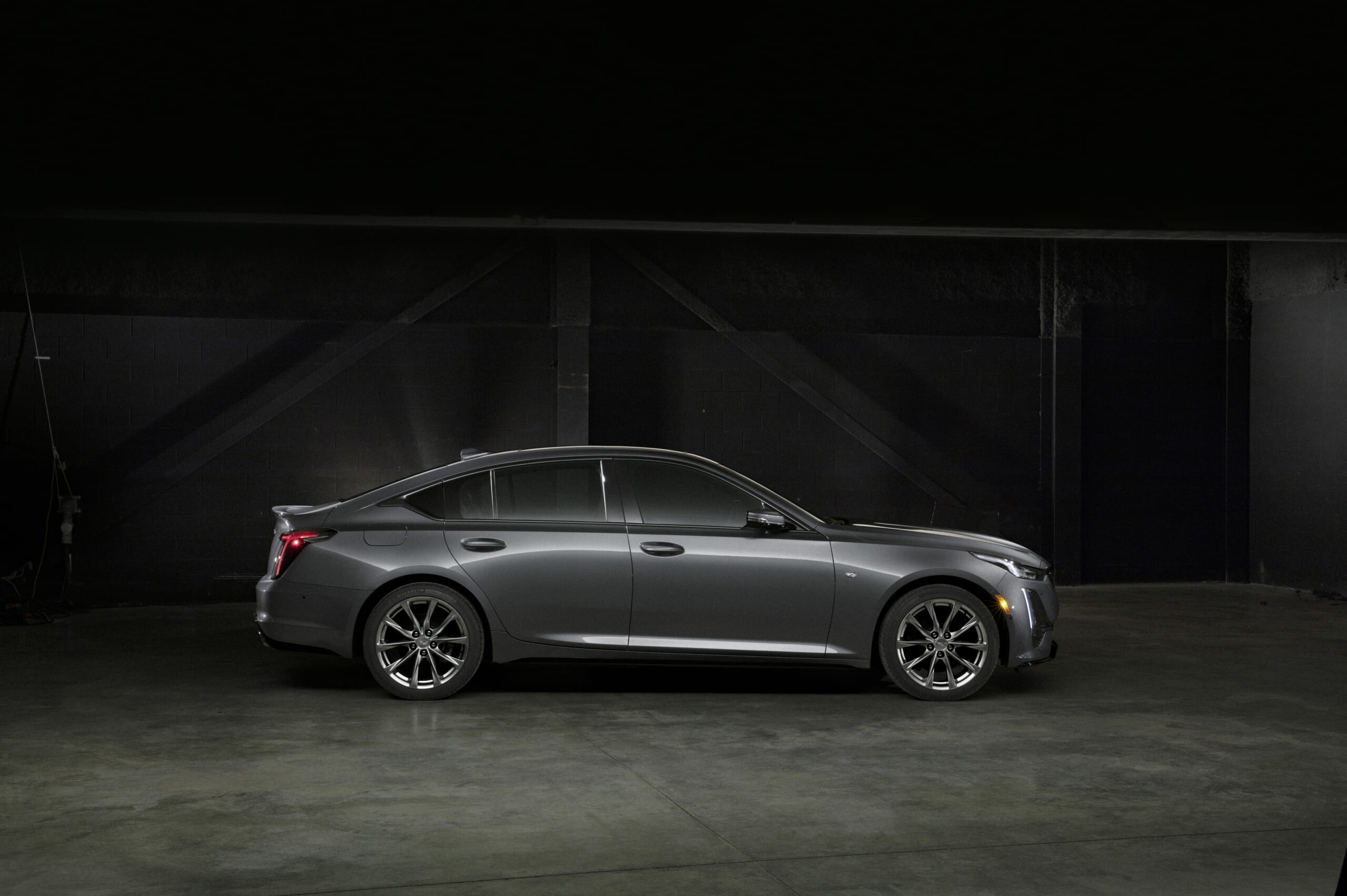 2020-Cadillac-CT5-Sport-002