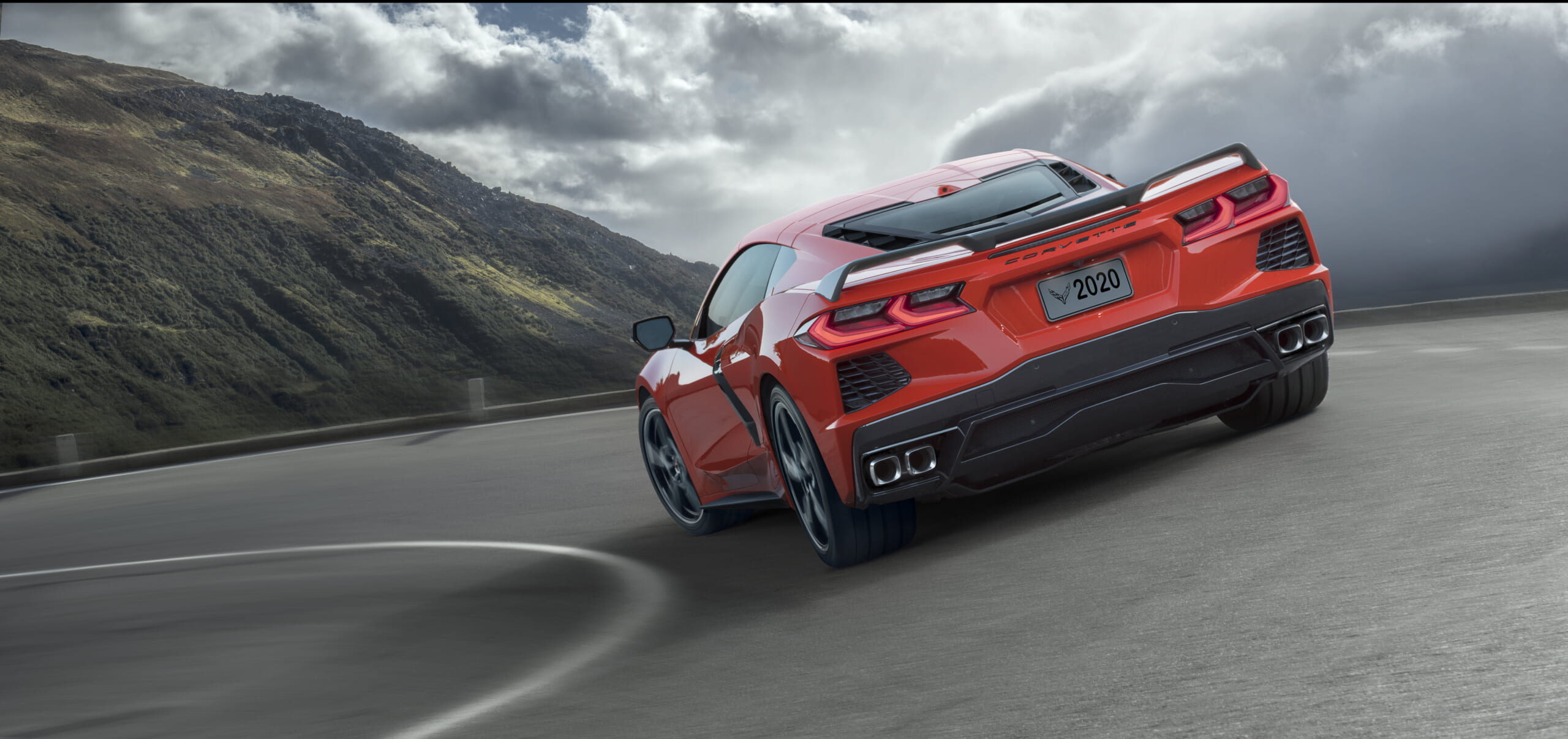 2020-Chevrolet-Corvette-Stingray-003