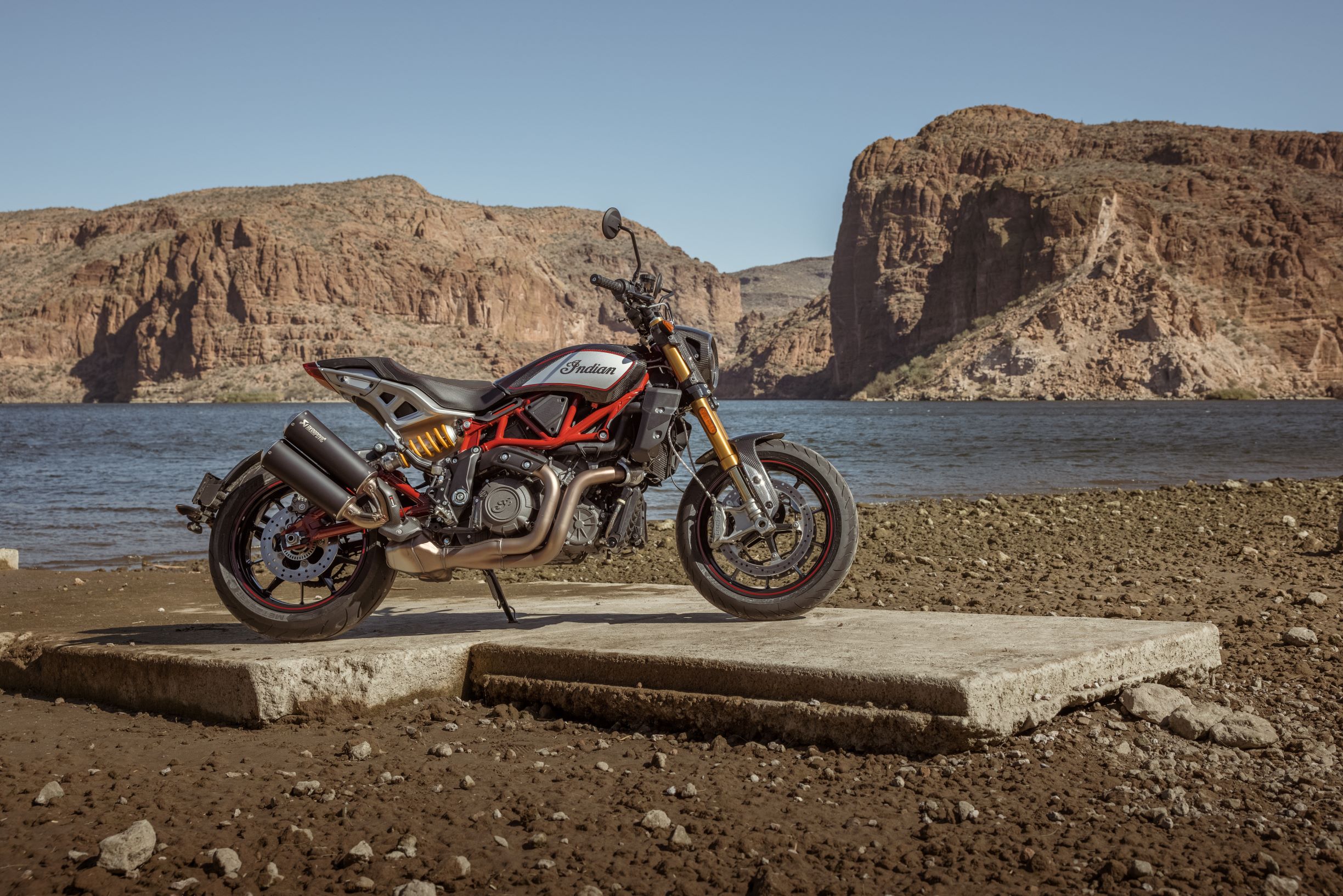 2022 Indian FTR R Carbon 6
