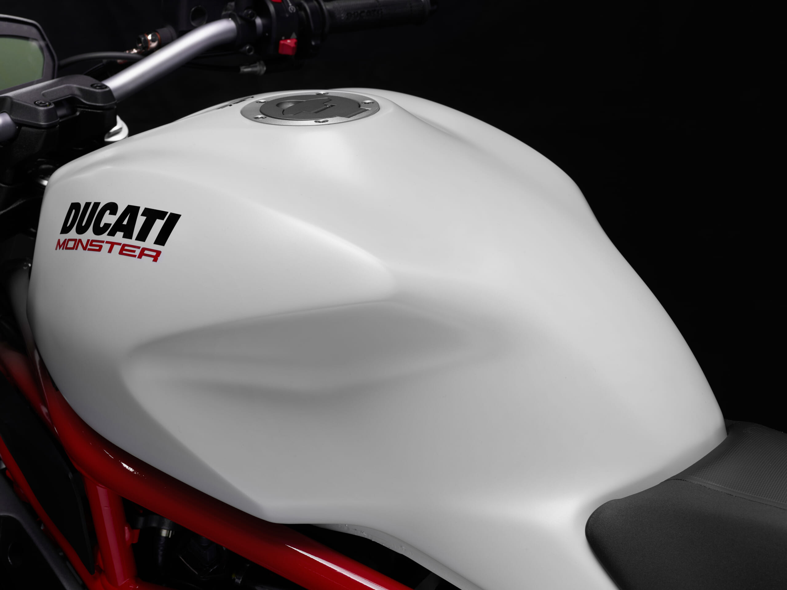 24 MONSTER 797