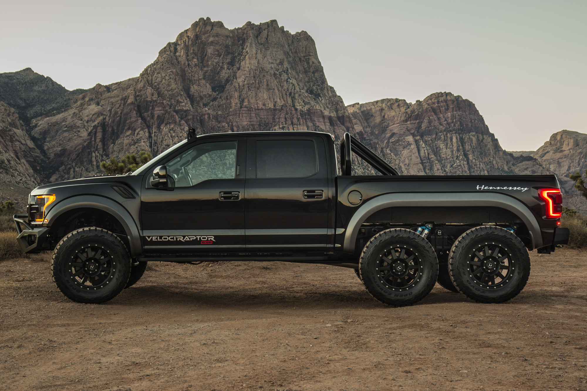 6X6-Hennessey-Velociraptor-04