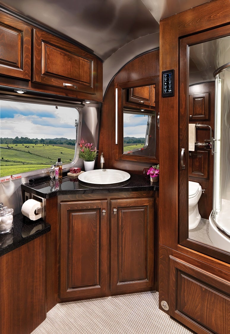 AIRMKT 2017 Classic 33 Prototype Vanity L012144 WEB.jpg