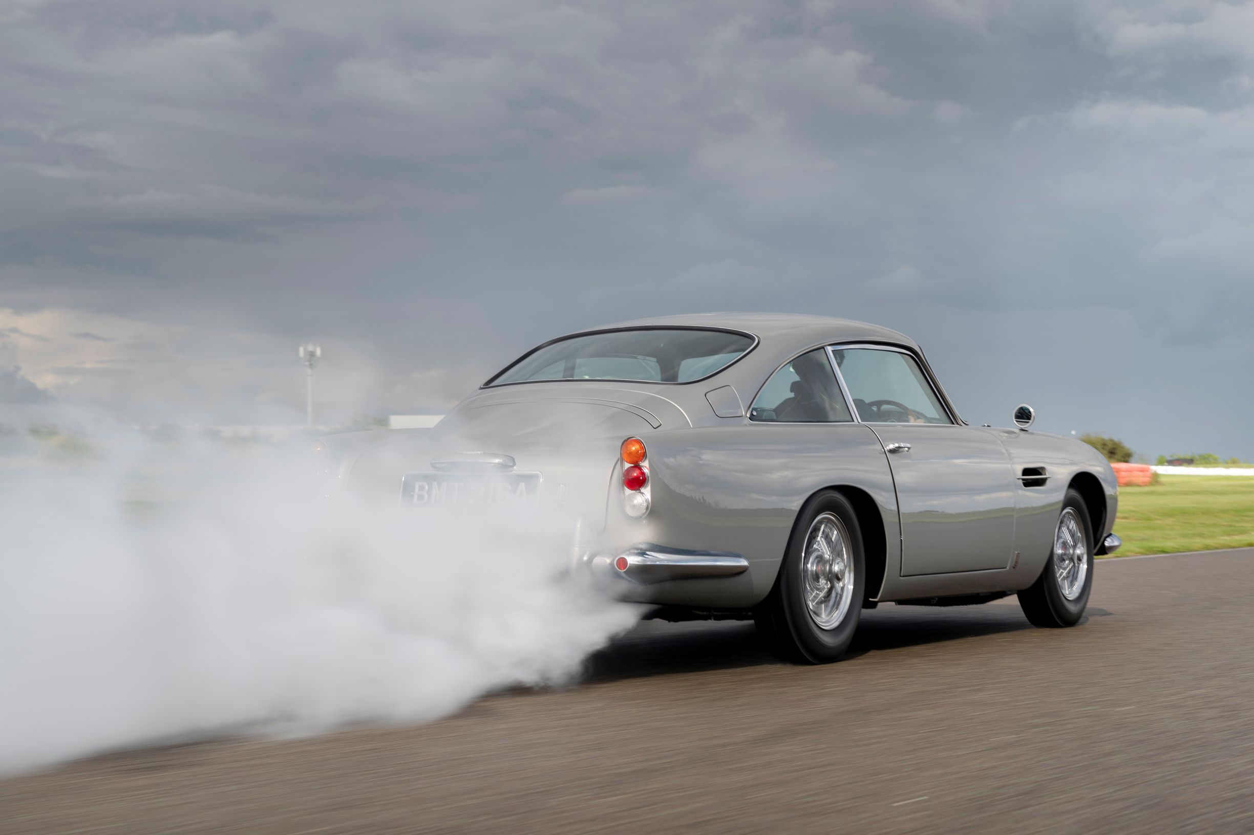 Aston Martin DB5 Goldfinger Continuation_03