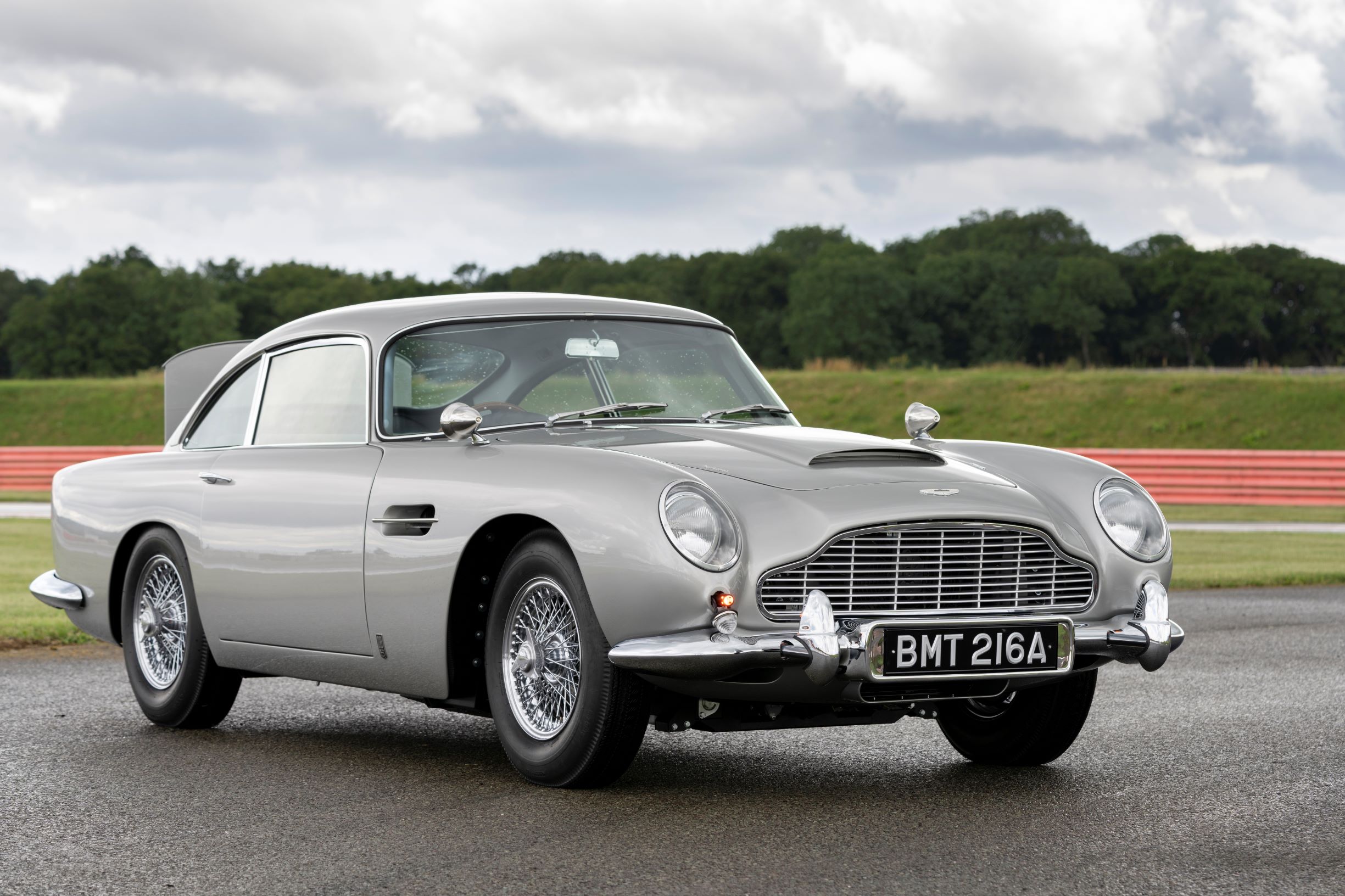 Aston Martin DB5 Goldfinger Continuation_08