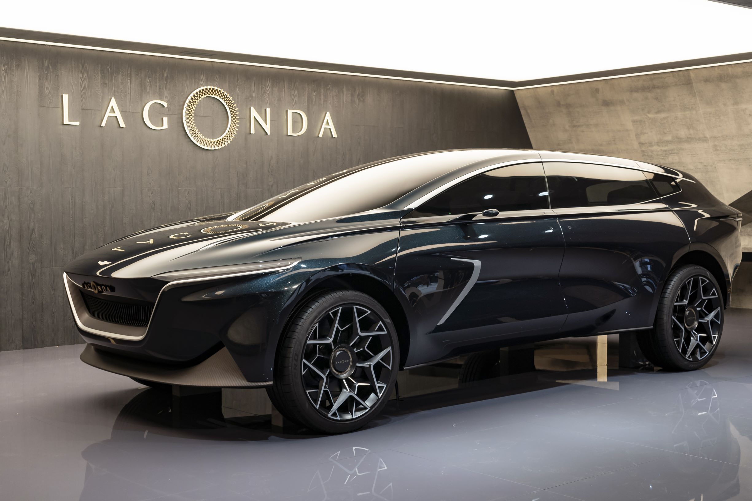 Aston Martin Lagonda All-Terrain Concept (2)