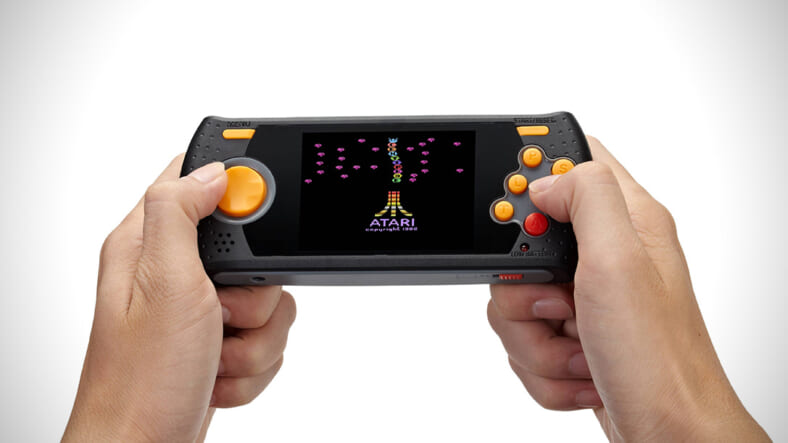 Atari-Flashback-Portable-Gaming-Console-01