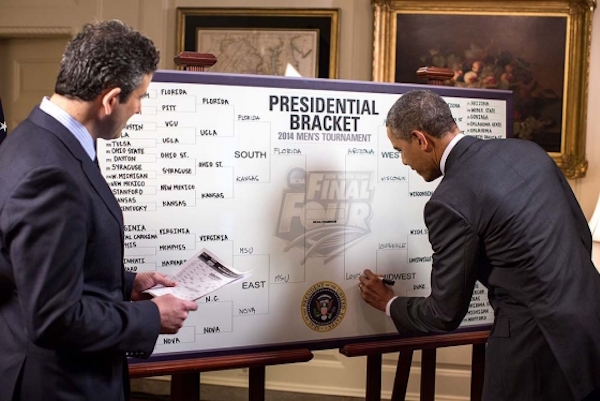 Barack_Obama_fills_out_2014_NCAA_Men's_Div_I_Tournament_bracket.jpg