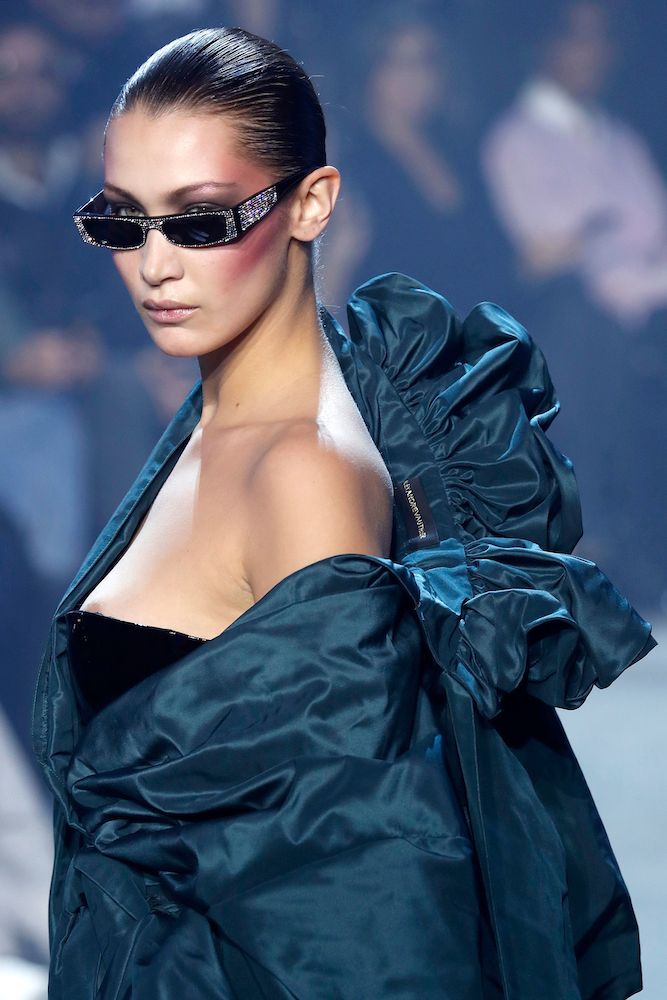 bella-hadid-nipple-paris-2