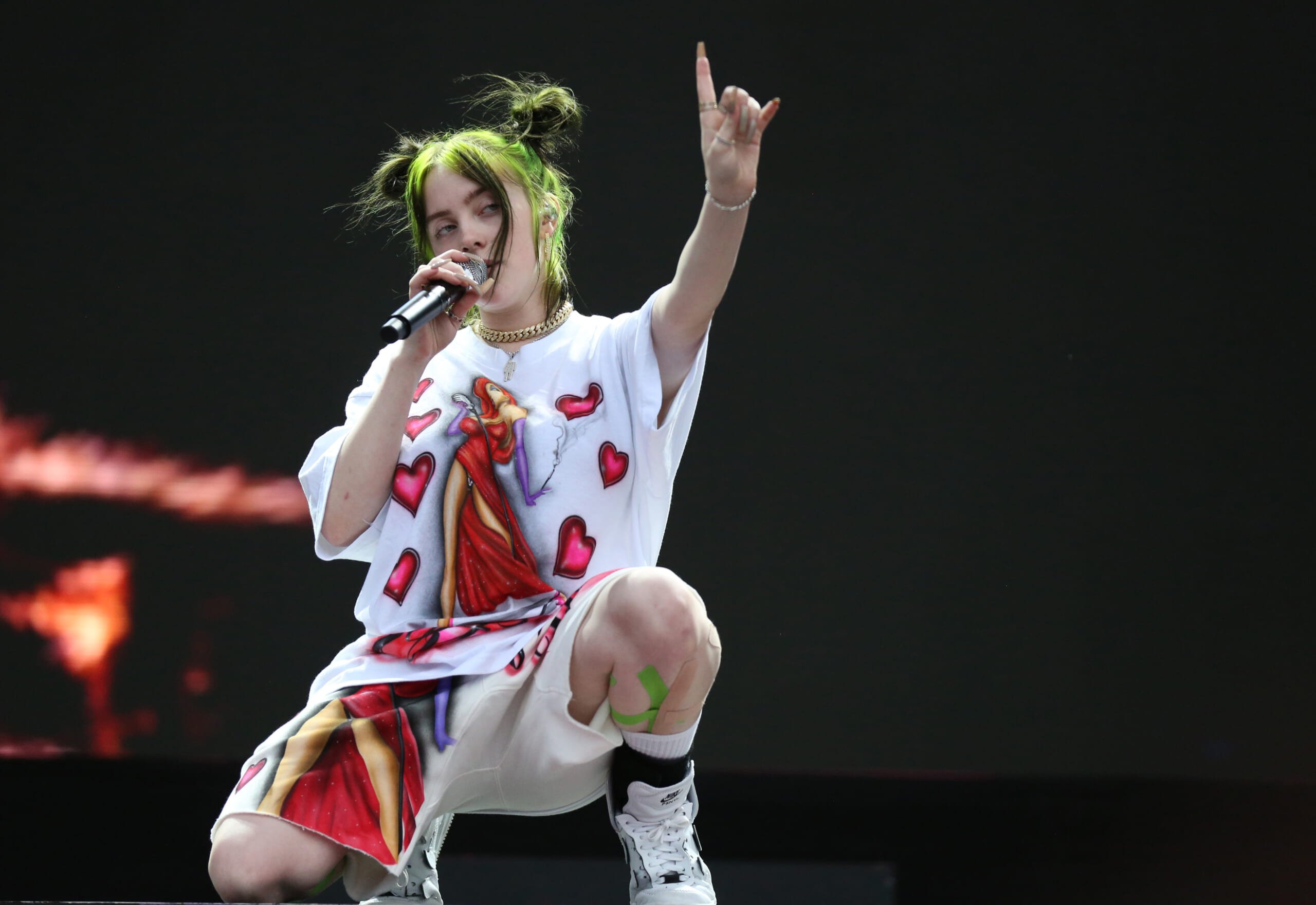 Billie Eilish Strips On Stage To Protest Body Shaming in Viral Concert