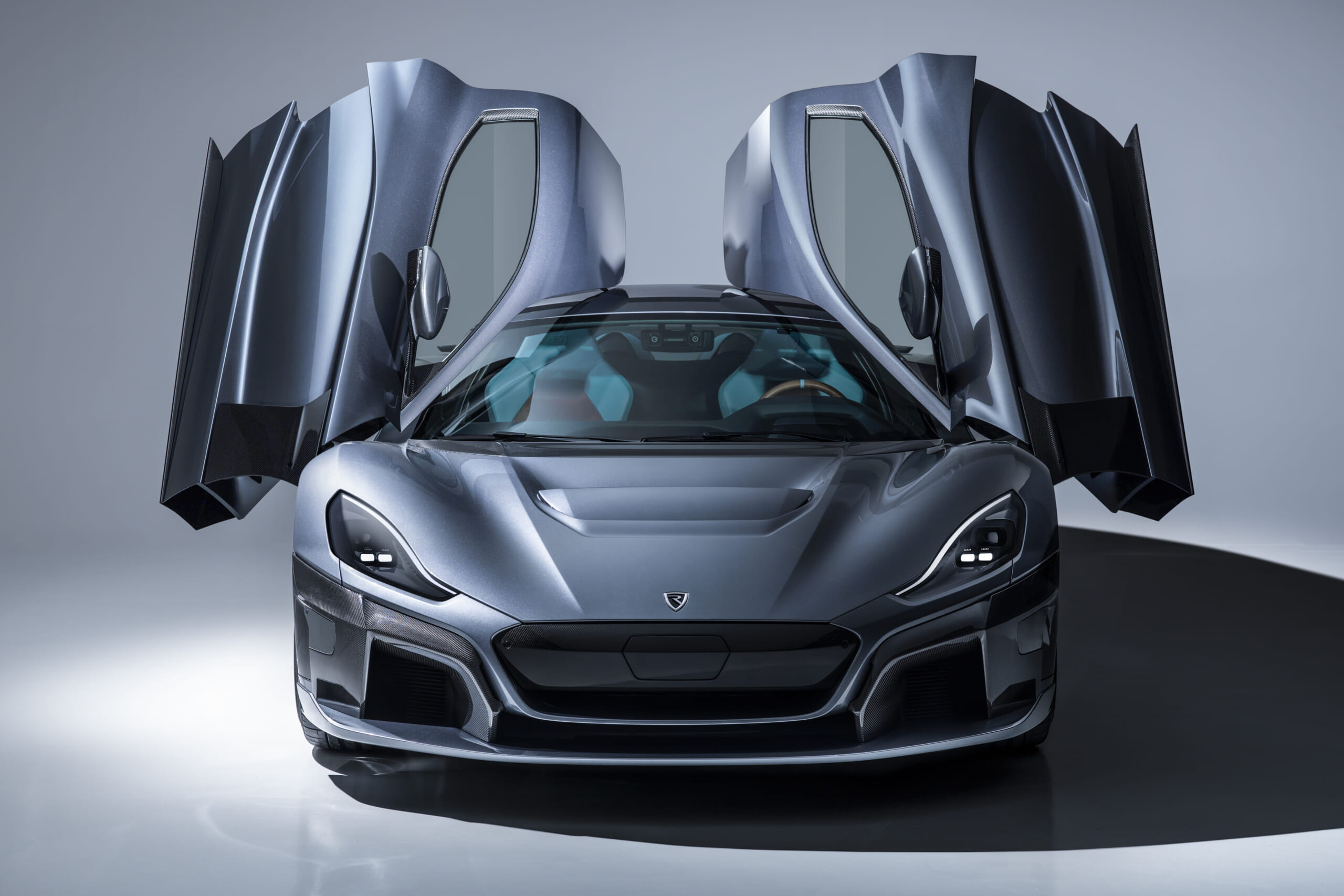 C_TWO_studio_front_doors_up_01