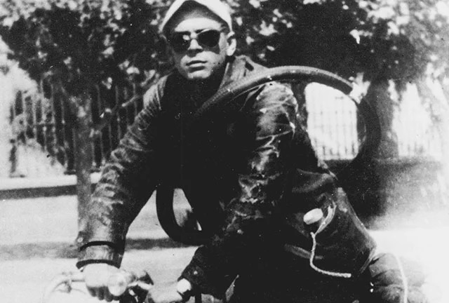 Che Guevara in the Belstaff Trialmaster, riding a Norton Model 18, 500cc