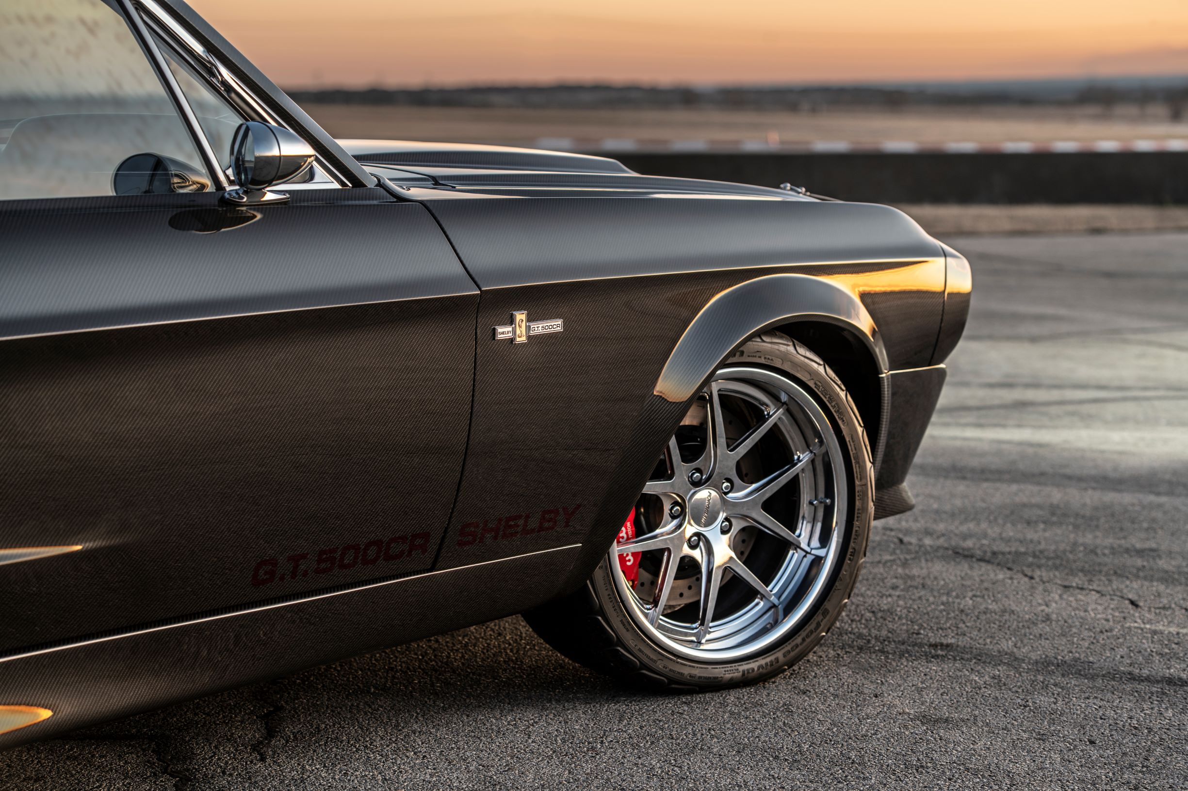 Classic Recreations Ford Mustang Shelby GT500 Carbon Edition (9)
