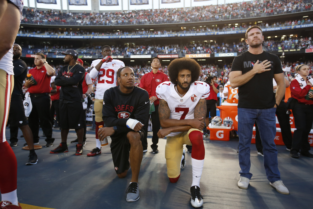 Colin-Kaepernick-national-anthem.jpg