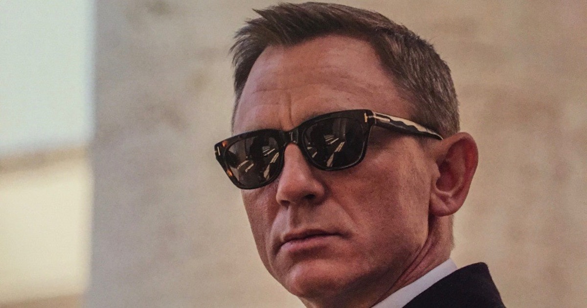 First 'No Time to Die' Poster Reveals a Serious Daniel Craig in His ...