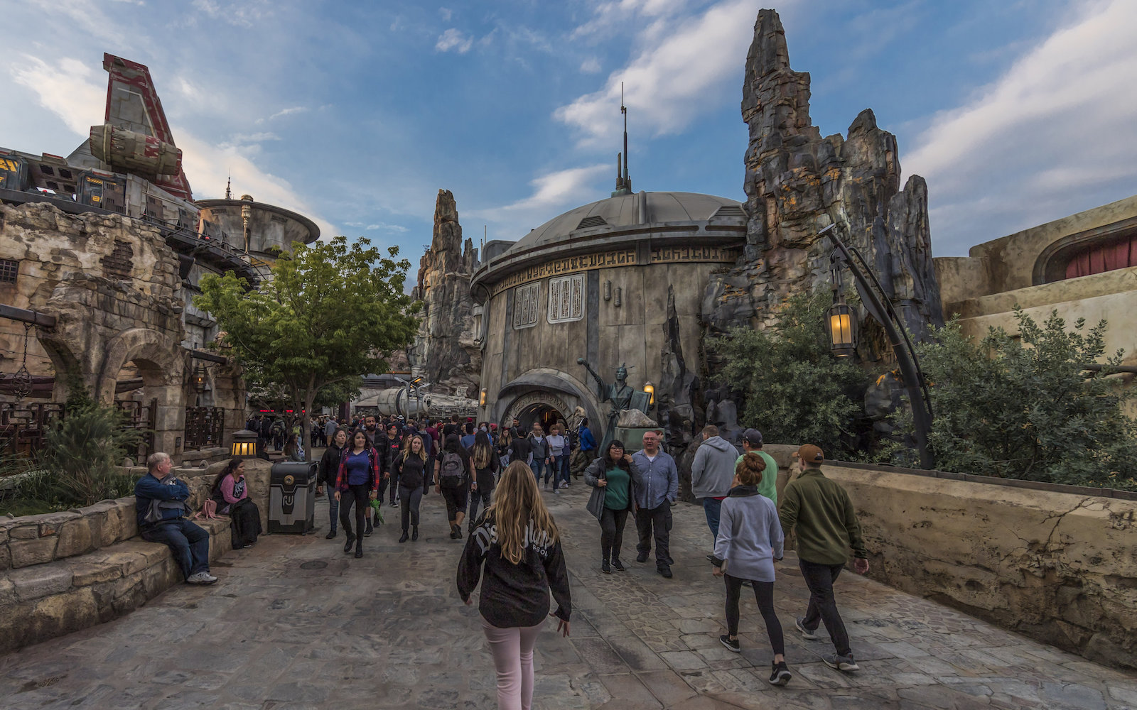 disneyland-star-wars-land-1