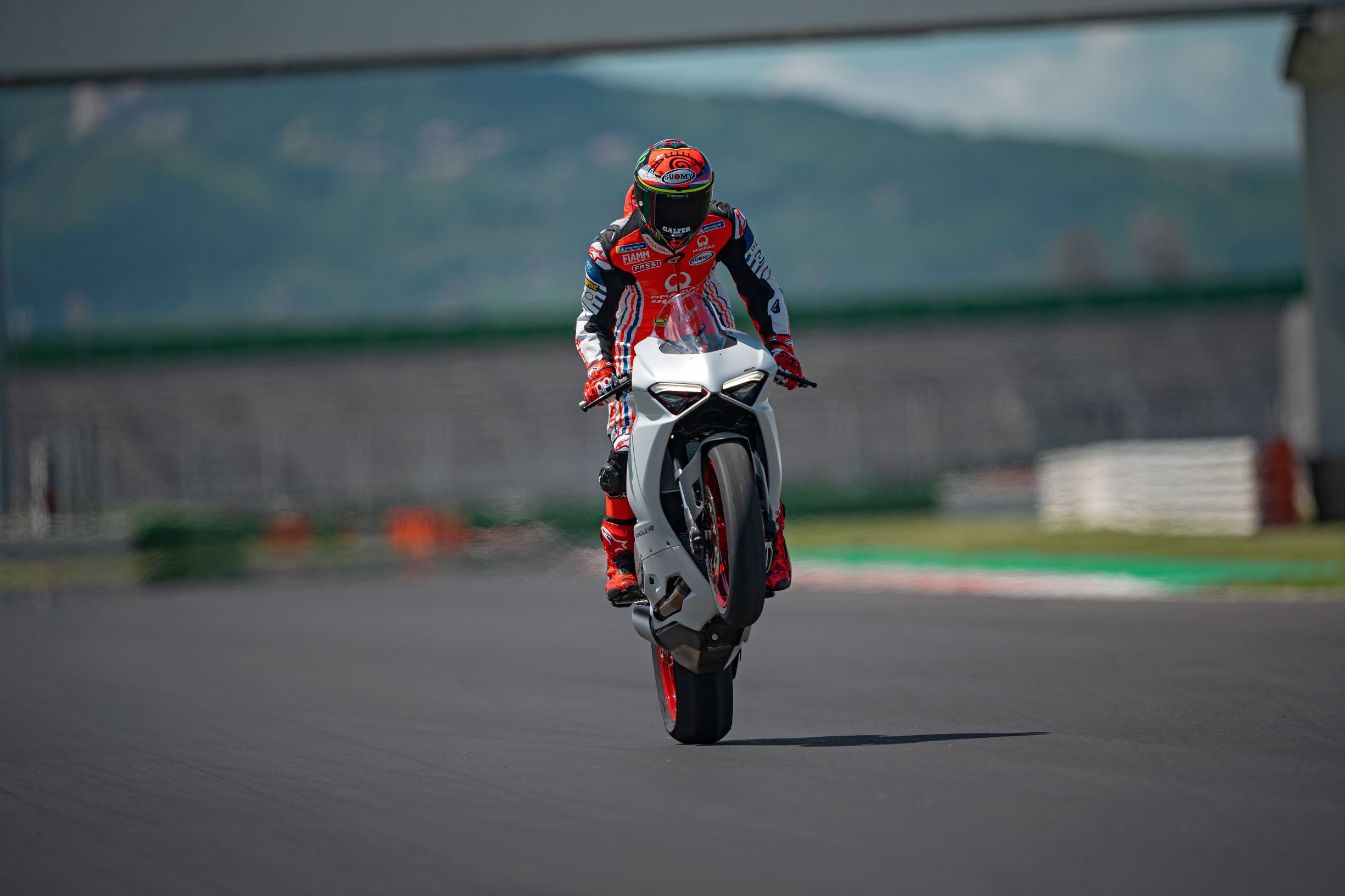 Ducati Panigale V2 Star White Silk (2)