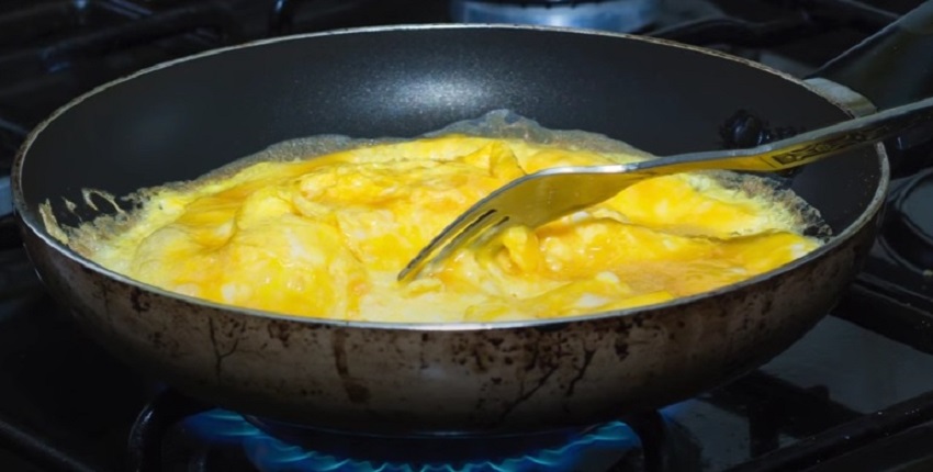 Eggs in pan