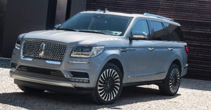 facebook-Linked_Image___18LincolnNavigator_01_HR