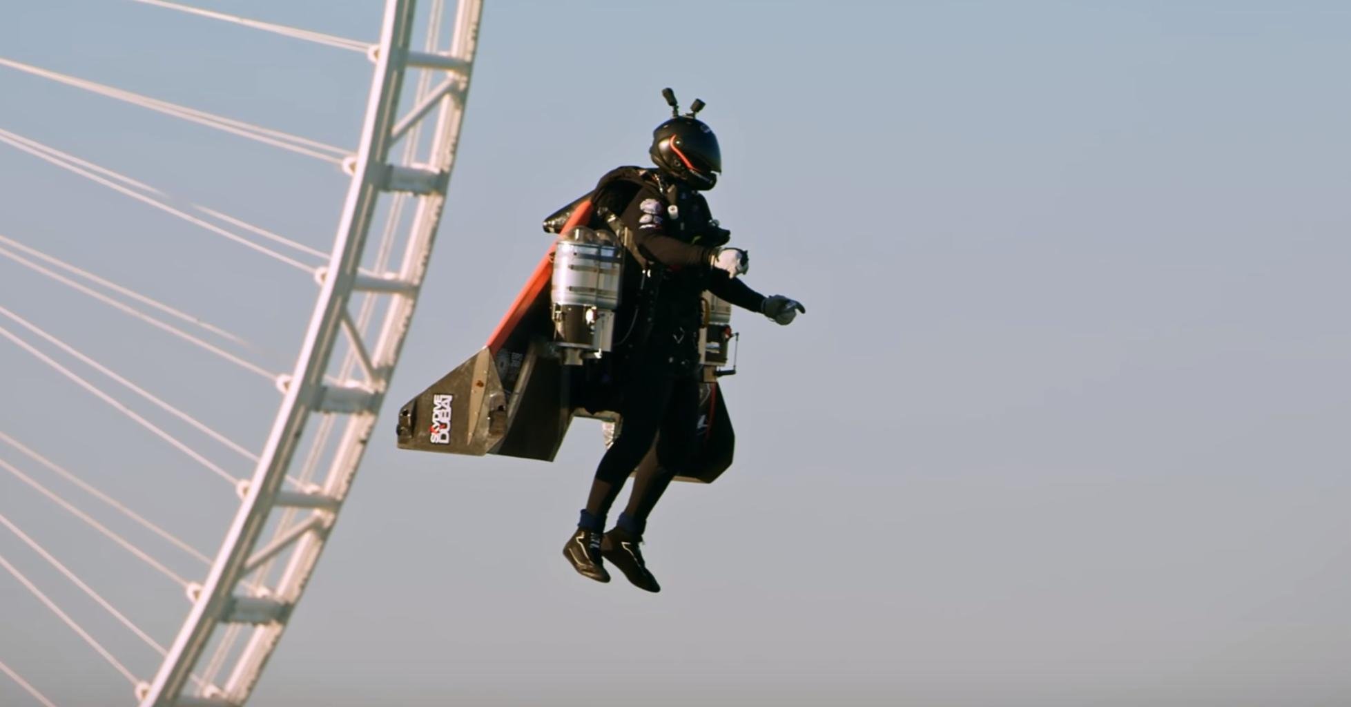 Two Guys Fly Jetpacks Over Dubai [Video]