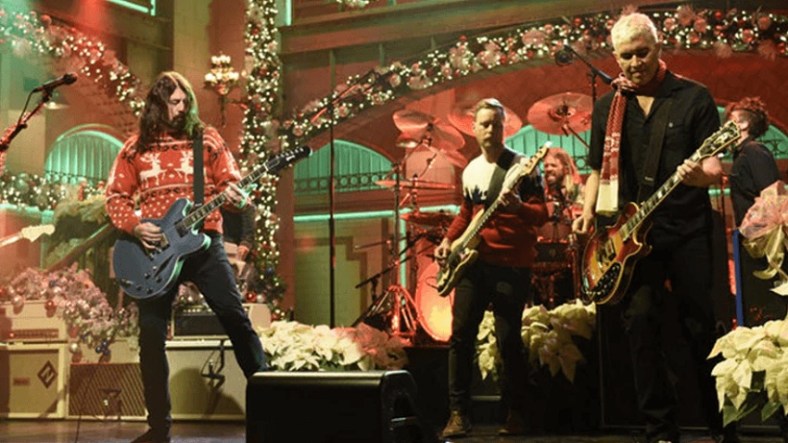 Foo Fighters on SNL Christmas episode