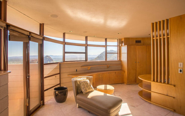 A foyer provides more views and lounging.