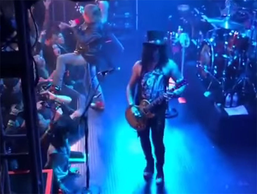 GUNS N ROSES ROCK AND ROLL FUCK YEAH
