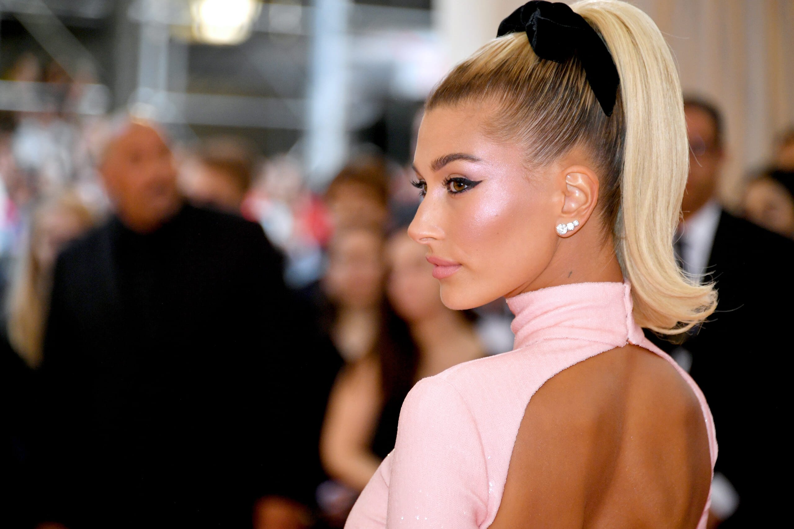 Hailey Baldwin (2)