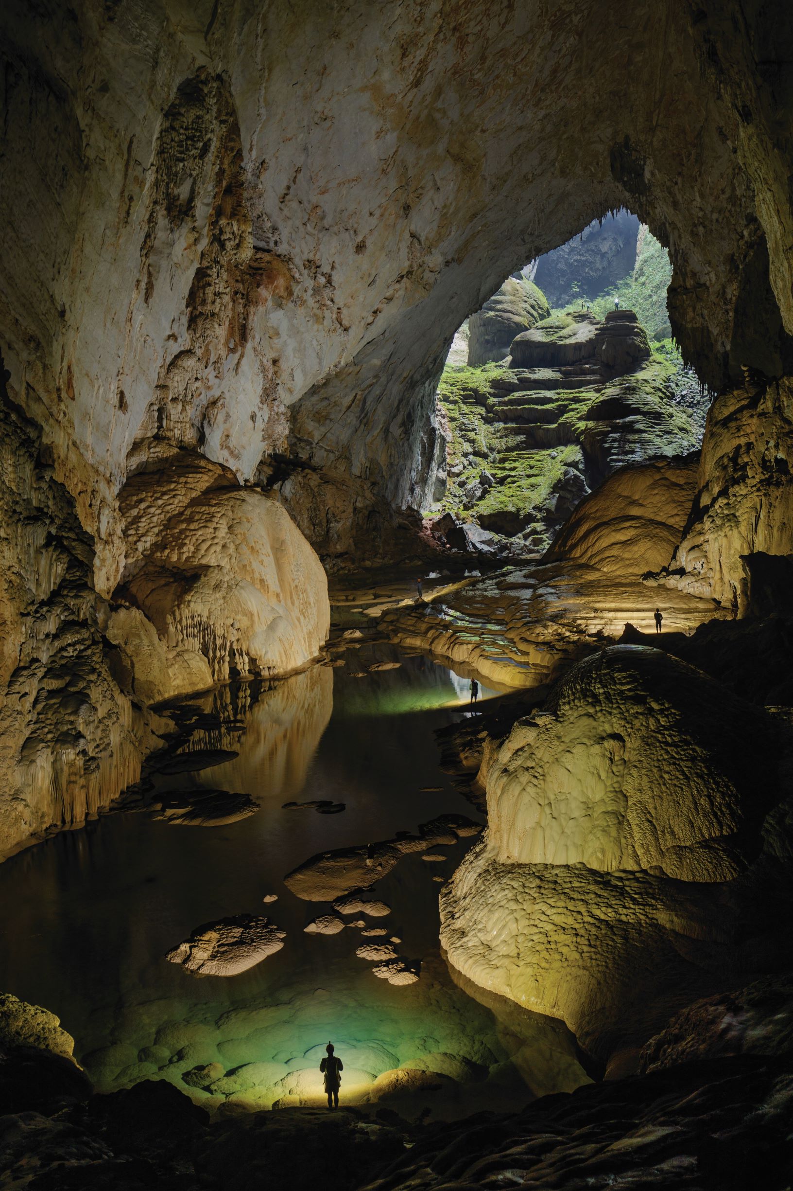 Hang Son Doong - World's largest cave • Oxalis Adventure