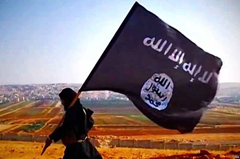 ISIS-fighter.jpg ISIS fighter flag Wikimedia