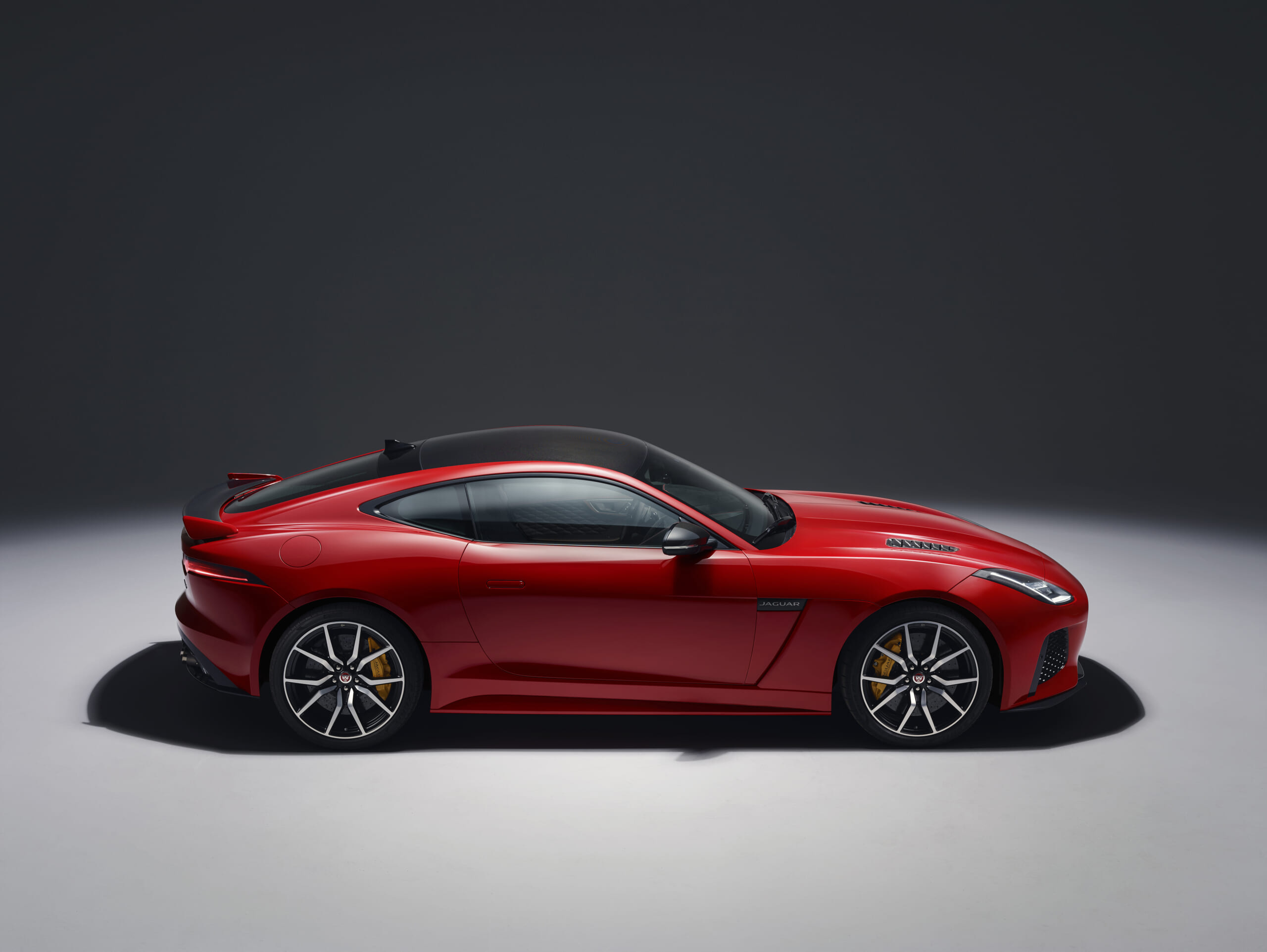 jaguarftype18mysvrcoupestudioexterior10011701.jpg