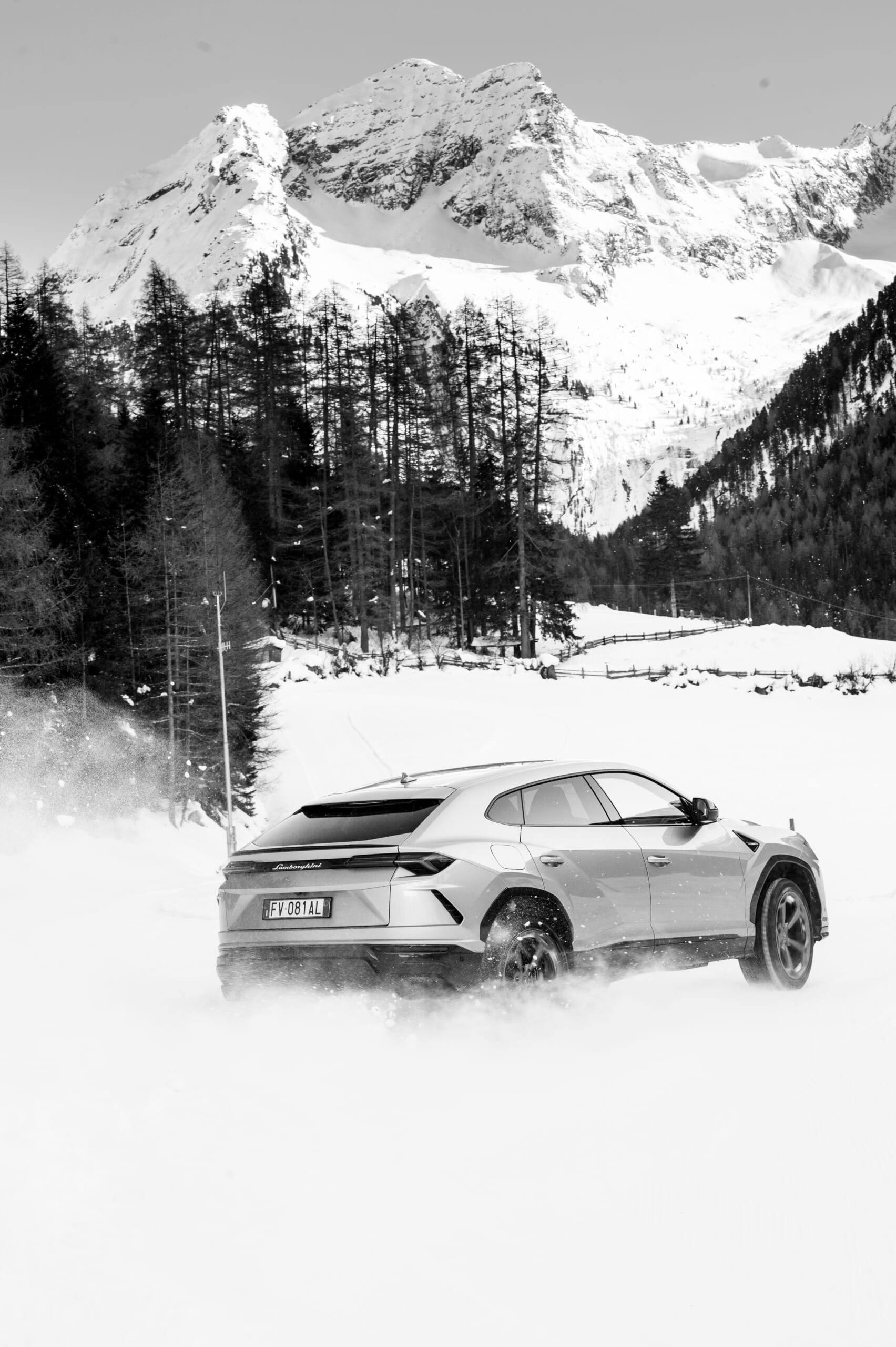 Lambo_drivesnow1