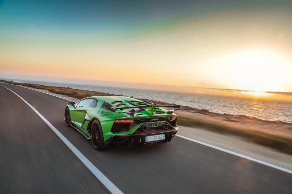 Lamborghini_Aventador_SVJ_Green_Road_17