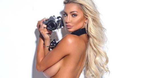 Lindsey Pelas Cleavage