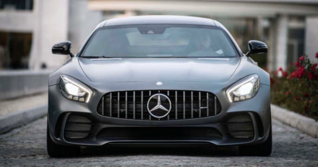 Mercedes-AMG-GT-R-2